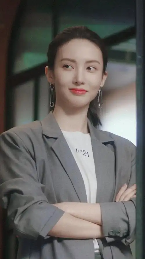 金晨在《了不起的女孩》中公费许愿,真实表示:愿本人越来越美,发帘滗