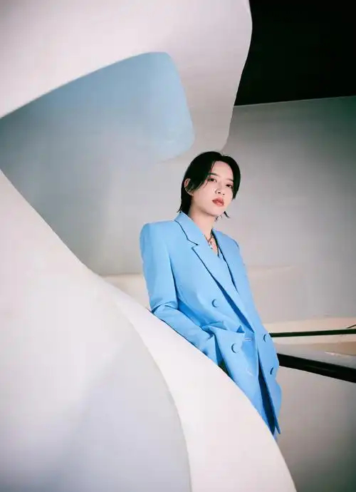 李斯丹妮蓝色西装时尚性感写真1316