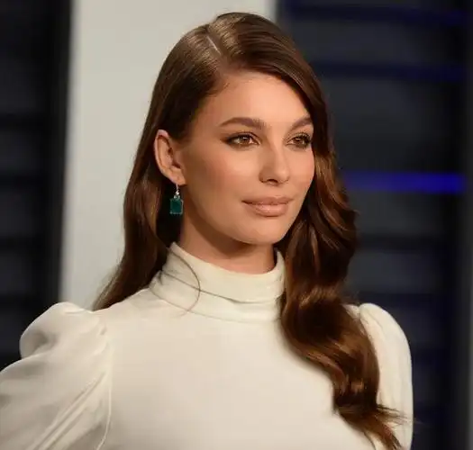 明星卡米拉·莫雷尔