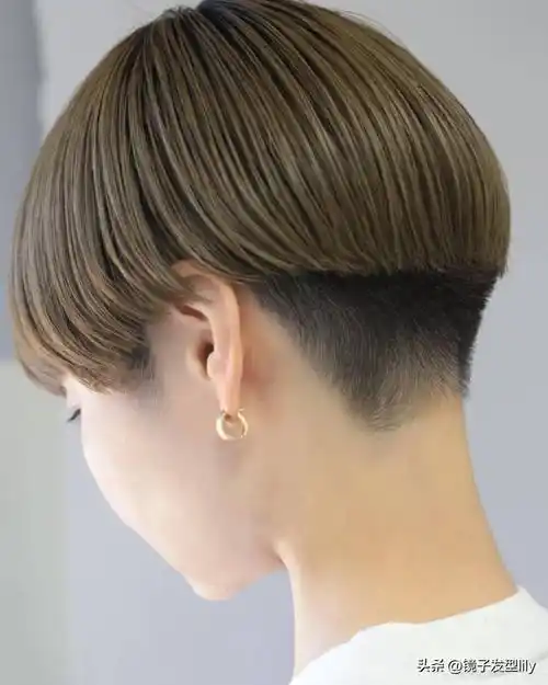 女人过了40岁,后脖铲短短发,利落清爽美美哒_女性_发型_生活