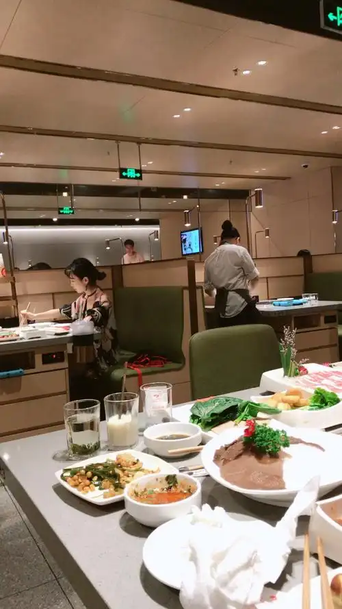 假装两个人吃饭