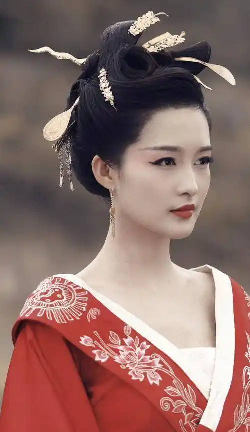 娱乐圈20个为古装而生的女明星,个个人间绝色,蒋勤勤真的美哭我_黎姿