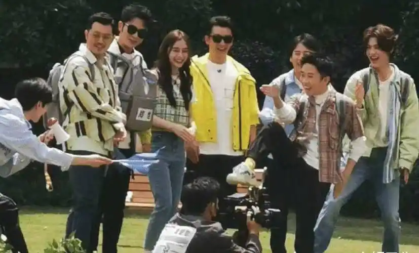 有种"放飞自我"叫蔡徐坤上跑男,看到路透图,和baby同框超吸睛_节目