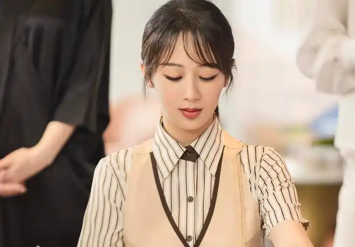 回忆杀!杨紫再扮欢乐颂邱莹莹 怀念五美友情落泪