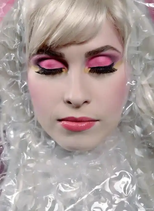 舞台上的色彩魔法:一探现代舞台妆的奇妙世界