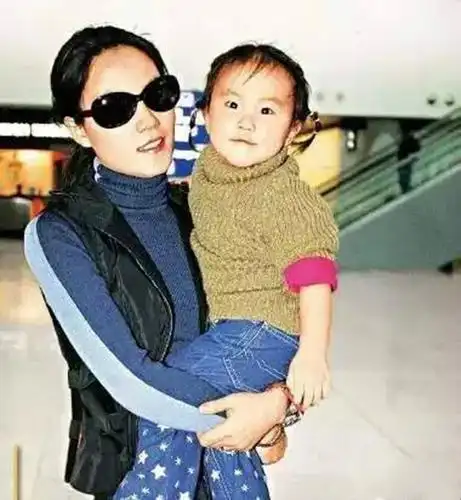 窦靖童摇滚灵性大片inmix太阳镜时尚加分