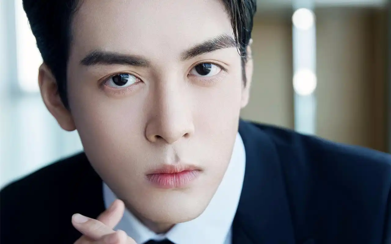 曾舜晞沉稳帅气写真图片桌面壁纸