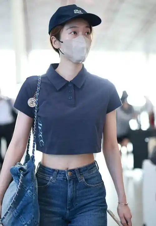 张雪迎现身北京机场,她的细腰真是时尚,我真是羡慕嫉妒恨啊!