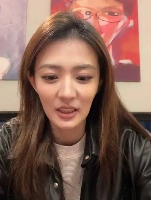 原创徐璐女神滤镜碎了直播和照片气质差别大27岁眼底就有一堆细纹