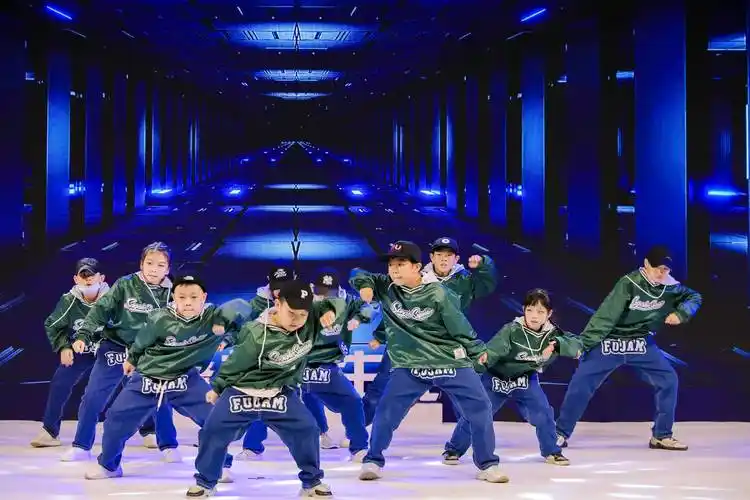 ntkids少儿街舞受邀出席2022舞林新生代广州启动发布会携手共创舞林