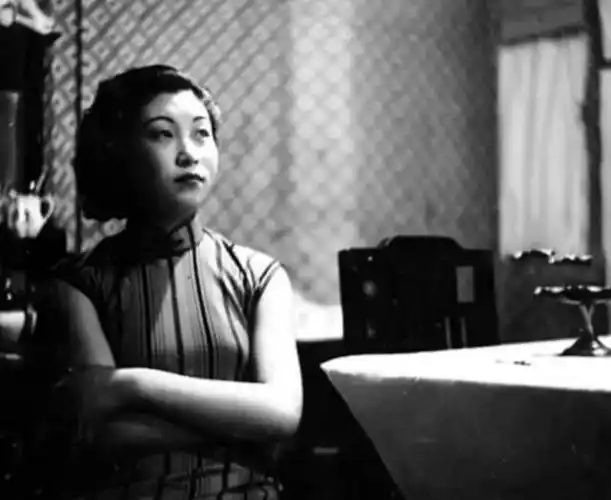 农妇隐居深山30年,猎户发现时已暴毙在家,调查后发现身份不简单