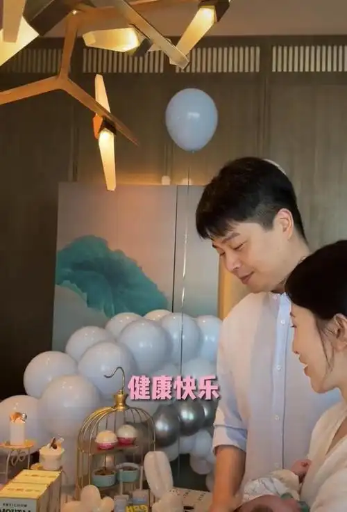 老婆罕见出镜高颜值获赞,夫妻俩甜蜜相依显幸福|贾玲|沈腾|将官|军衔