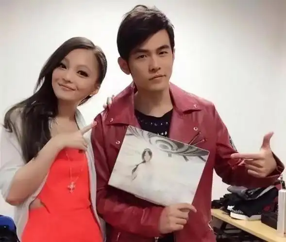 张韶涵和周杰伦之间那一段不为人知的往事他话不多但很讲义气