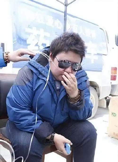 回顾23年前,那个曾答应照顾韩红晚年的孤儿,如今兑现诺言吗