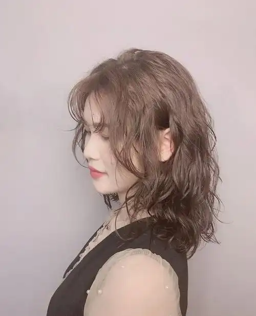 2020冬季流行全头烫卷卷发型,蓬松时尚又保暖,真洋气|脸型|头型|烫发