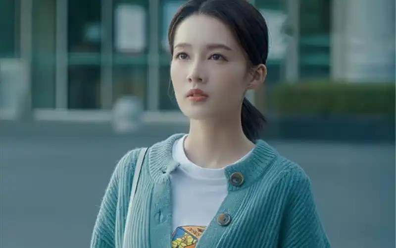 李沁,没有大红大紫,没有炒作,却一直默默地在演艺圈里努力着,用作品