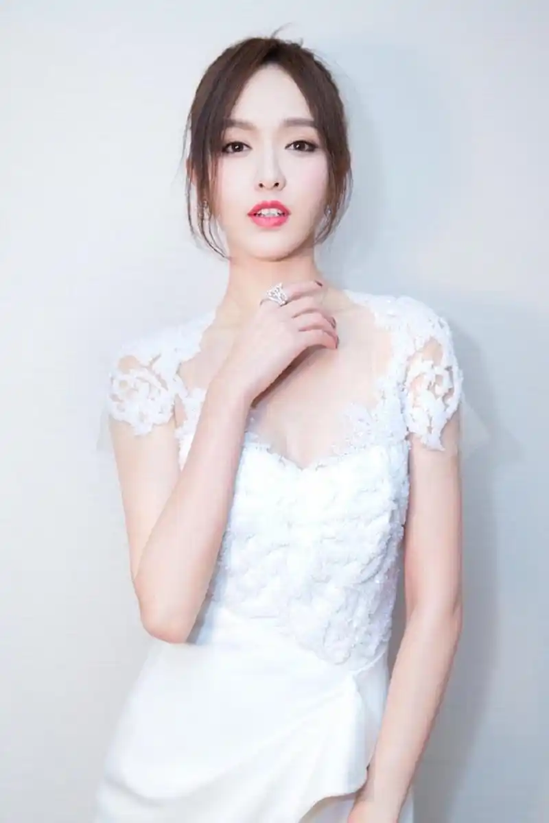 唐嫣!白礼服!