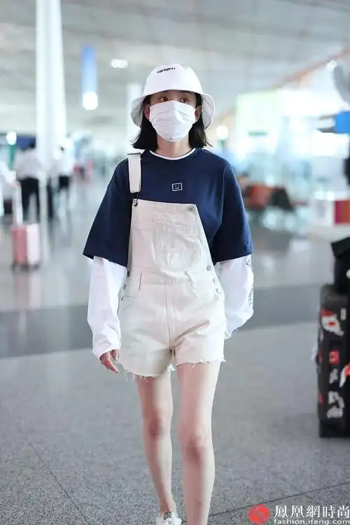 2021年6月24日,北京,宋祖儿机场街拍.
