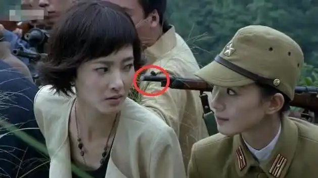 盘点影视剧里让人哭笑不得的穿帮镜头及台词网友导演太逗了