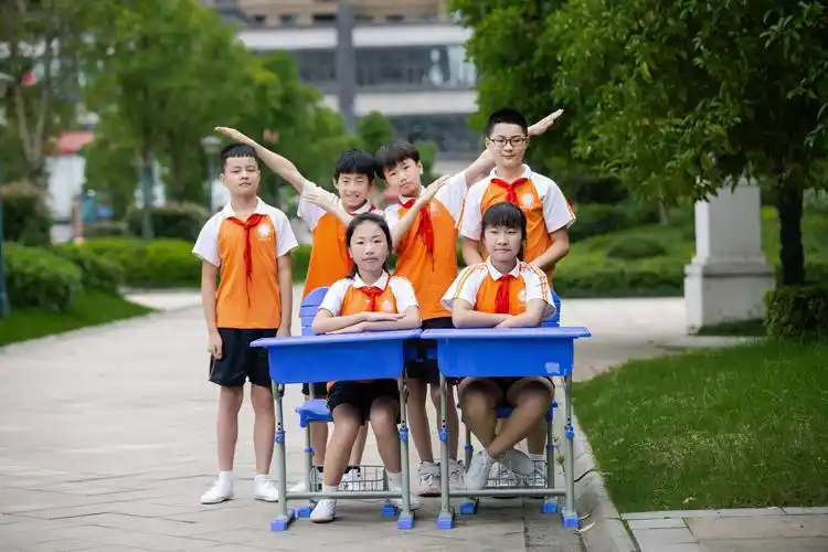 最美毕业照——长郡学校六年级八班毕业照