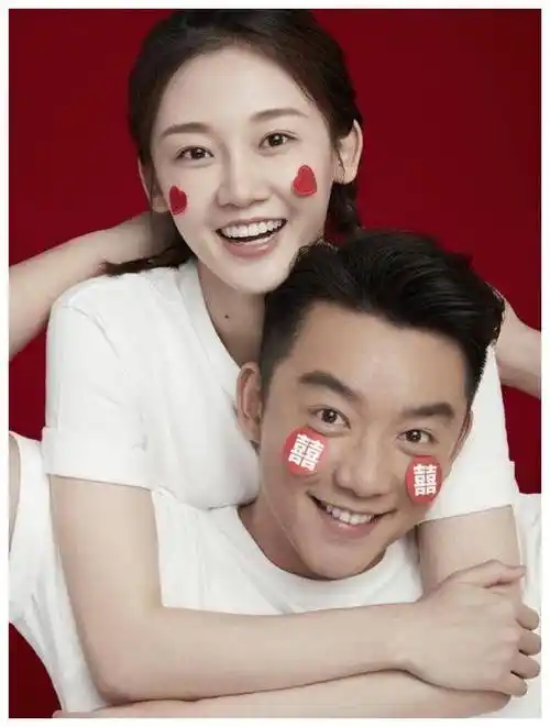 38岁郑恺现身辽宁卫视春晚!