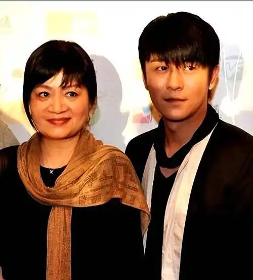 亲妈是导演,干妈是导演,20年都捧不红的他,却在改名后火了_林雨申