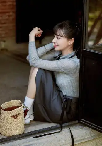 郑爽又晒美照,郑爽粉色长裙搭配彩虹棒棒糖,甜美少女感十足