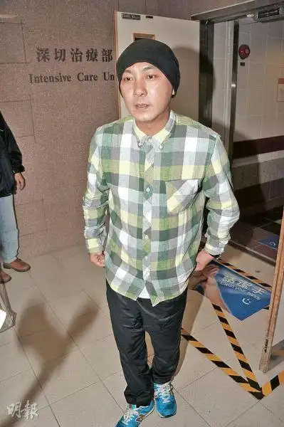 张卫健指母亲状况稳步上扬 仍借助呼吸机