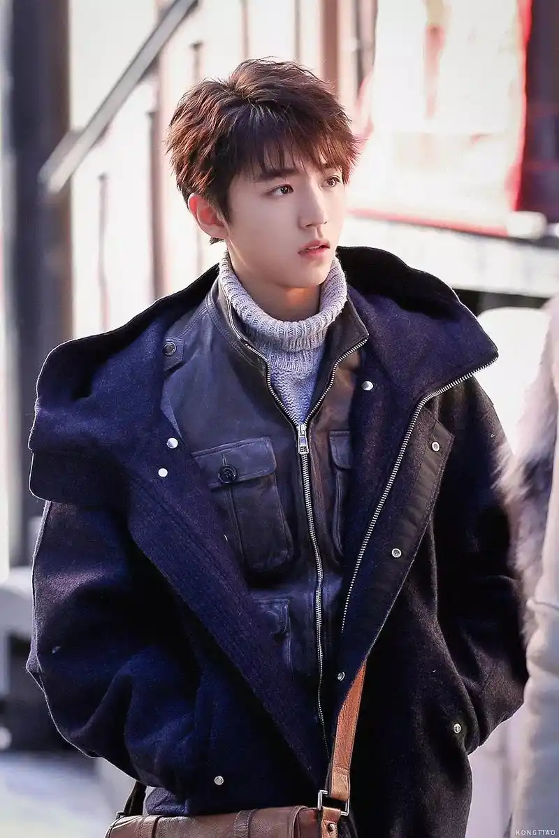 王俊凯今昔照片对比,14岁出道,五年一直努力前行,带来正能量