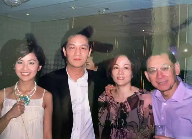 2021年4月,周正毅在上海外滩的万达瑞华酒店举办六十岁生日宴,并邀请