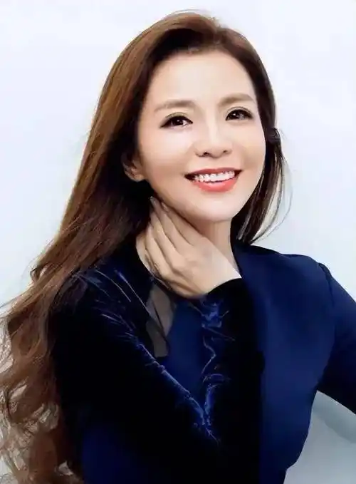 逆境成长央视主持人朱迅讲述从病痛中汲取力量的温暖故事