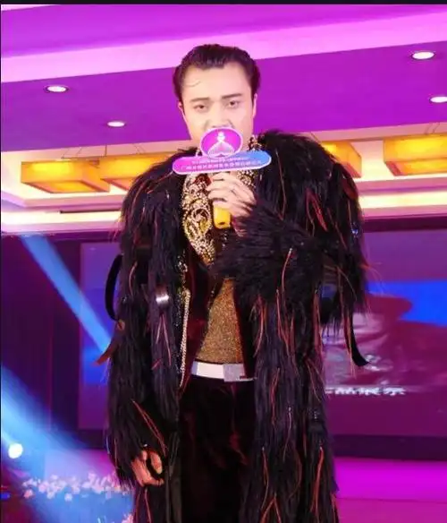 17年了,张国荣的影响力仍在,"哥哥"的模仿者中,他是最像的!