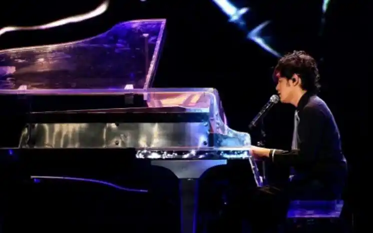 08年的杰伦卖力演唱《蜗牛》为四川加油 我们可以永远相信周杰伦