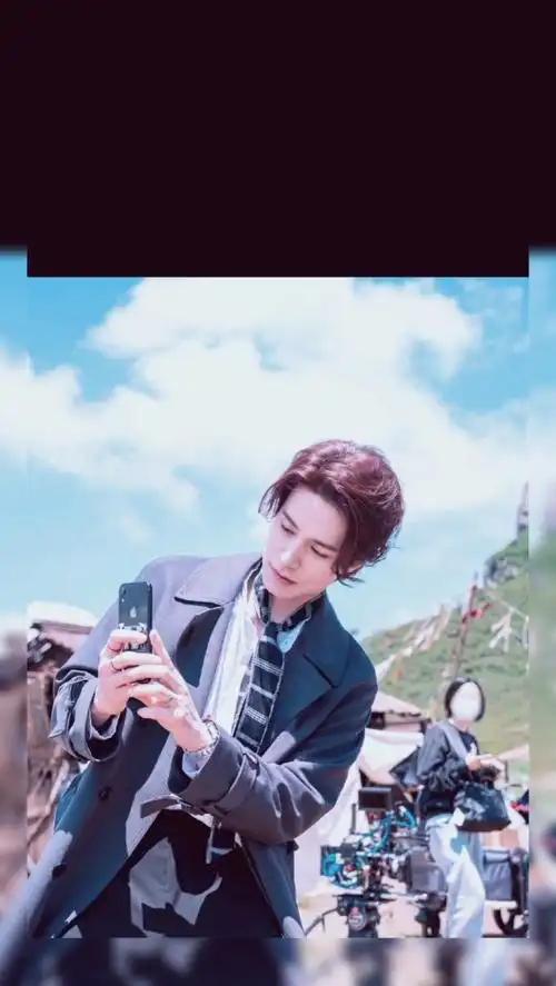 李栋旭《九尾狐传1938》花絮照提醒一下,这哥81年的人,今年41了,请问