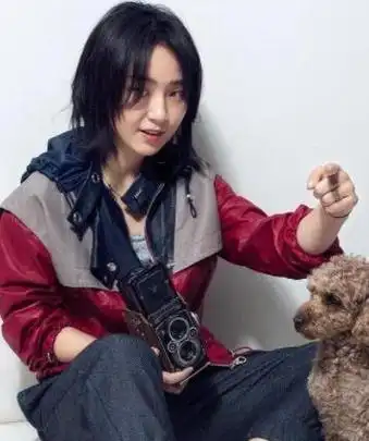 歌手周笔畅:38岁还单身,爸妈"使劲"催婚,她现状咋样了?