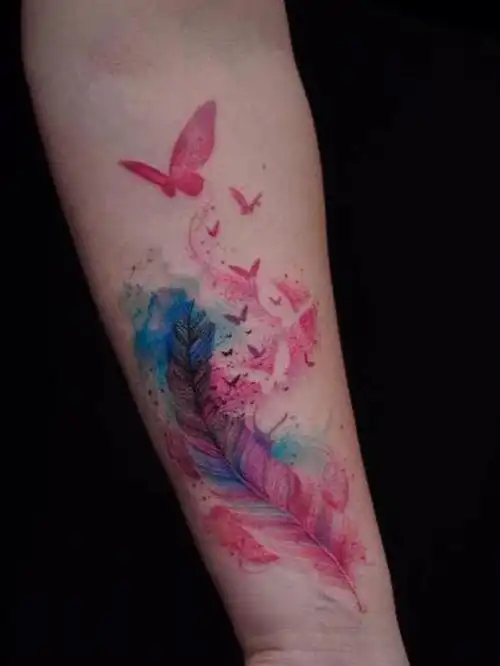 彩色水彩羽毛纹身图案