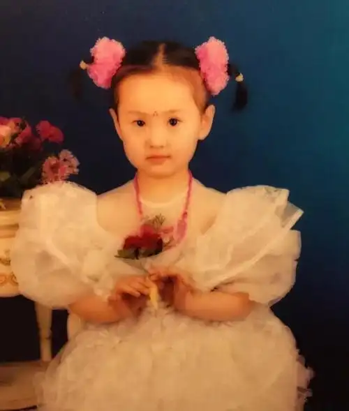 郑爽爸晒女儿萌照 郑爽往昔萌照简直可爱到爆【组图】