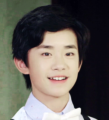 易烊千玺# 回味下千千的wink吧,眨了眨眼睛之后还没站稳地晃了晃,太