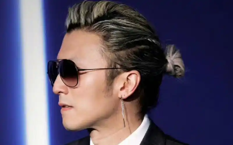 电影《海关战线》获"抖音电影-年度期待电影 "谢霆锋全新发型出席