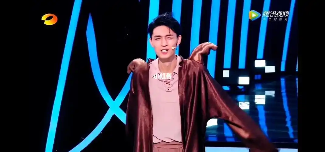 秦霄贤蹦迪名场面哈哈哈