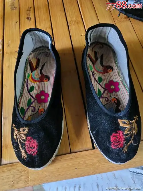 库存老球鞋10品￥10099老太太小脚鞋8品￥5099老太太手工小脚鞋9