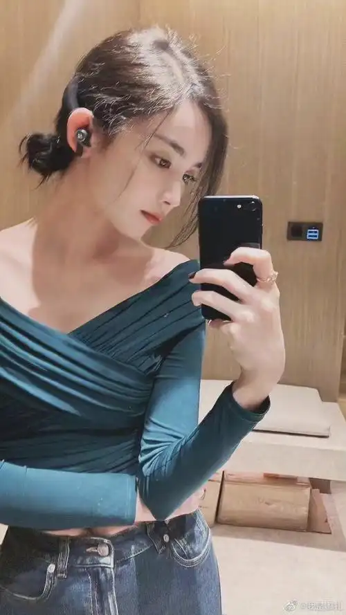 娜扎活力春天九宫格自拍