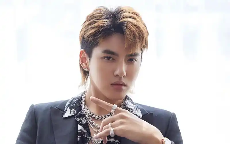 吴亦凡时尚气质高清桌面壁纸