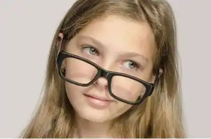 高度近视并发症(600度以上近视,儿童400度以上近视):飞蚊症,视网膜