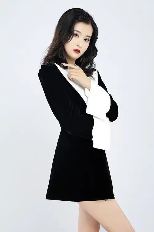 也称为商务形象照,是指团队,企业在商务推广活动中使用的个人形象照