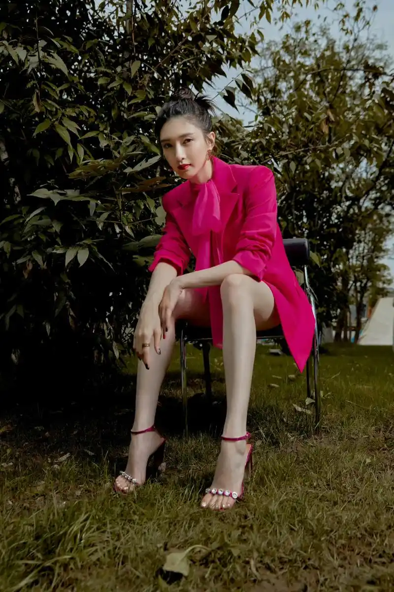 江疏影一字带高跟鞋[色][色] #江疏影