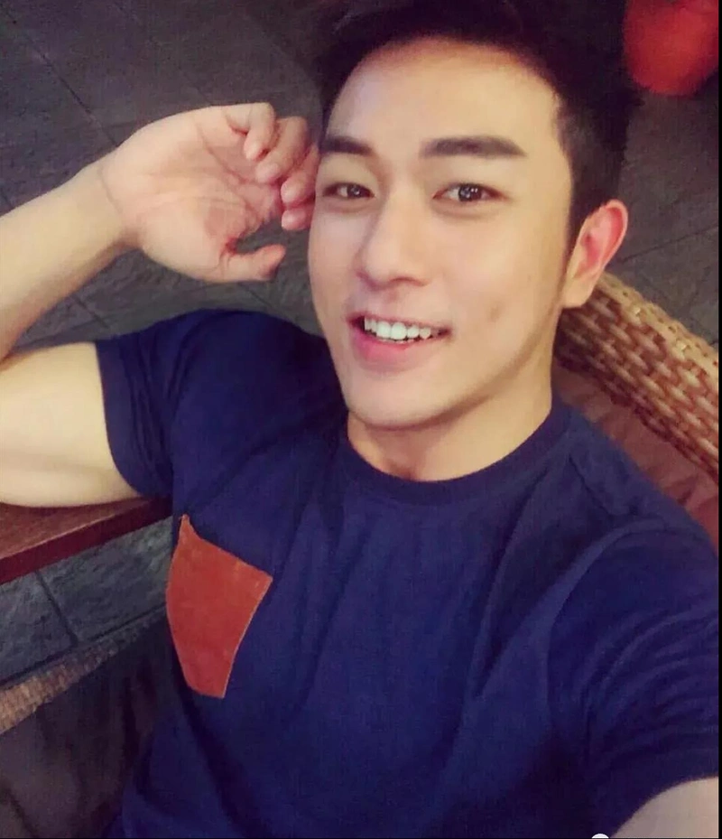 大鼻子肌肉男太强悍,浑身腱子肉,公狗腰大翘臀,现狂野魅力_手机搜狐网