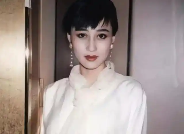 当即表示:"钱的事情,都好说,"向太本名陈岚,年轻时也是个风华绝代的大