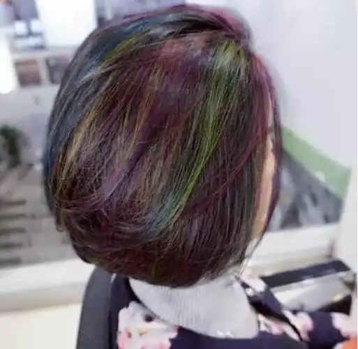 短发 染了颜色你会更美,挑染发型