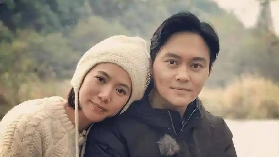 "无人敢惹"袁咏仪:奢侈品挂满身,大说王晶得罪成龙却俘获张智霖_婚礼